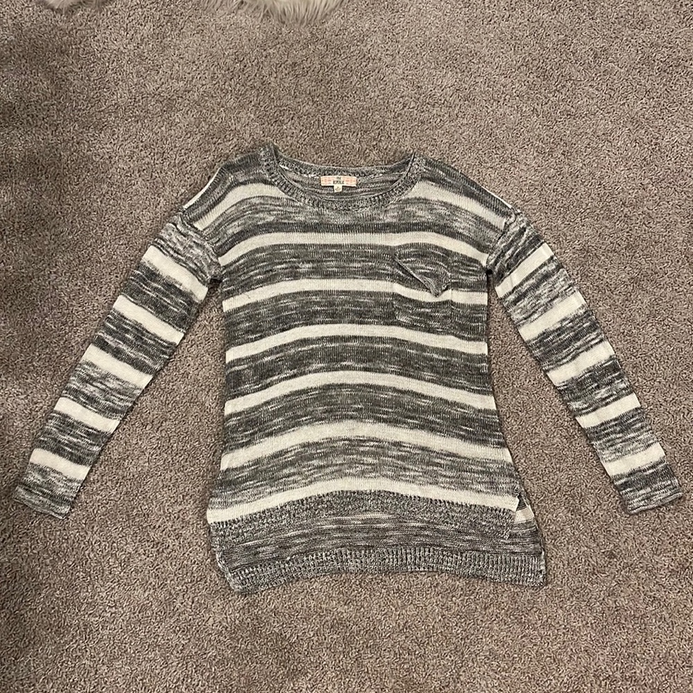 Long sleeve Grey/White stripped top (USED)